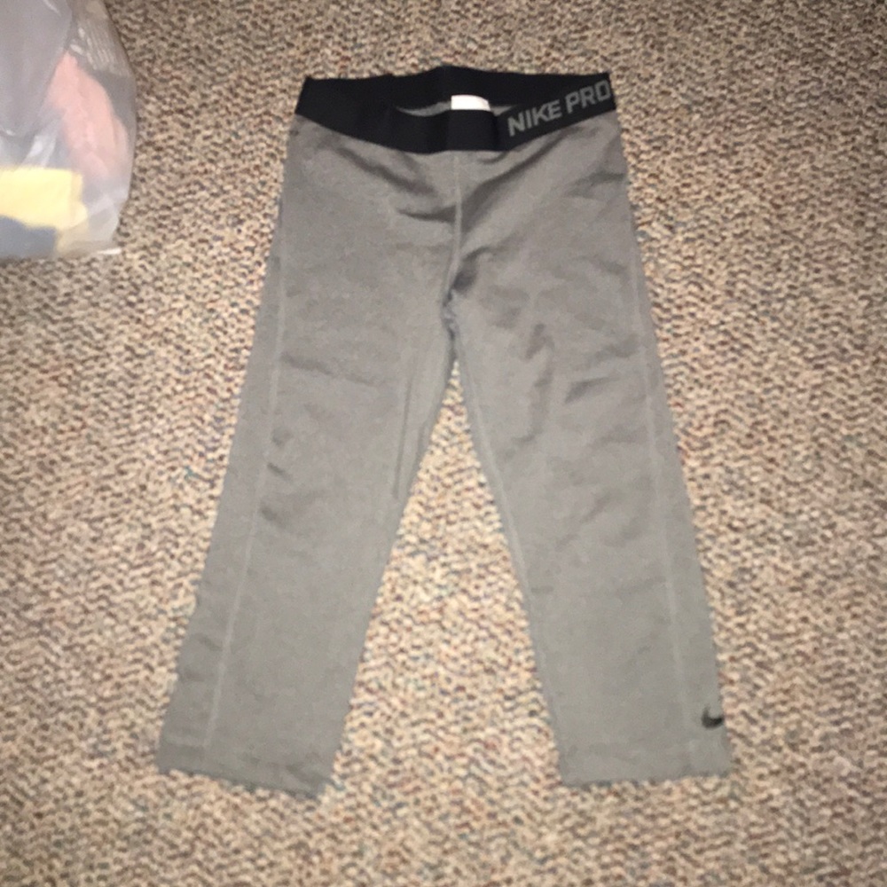 Nike Dri-Fit cropped leggings